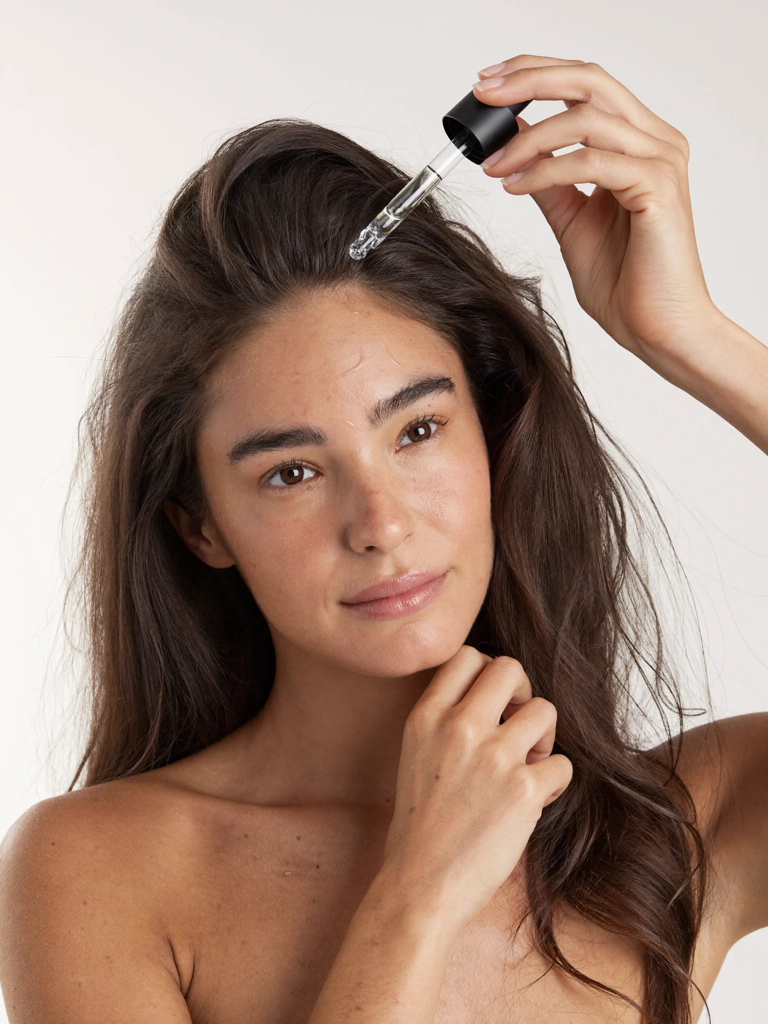 Follimax saç derisine serum uygulaması
